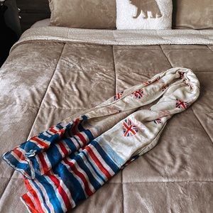 London Hearts Wrap-Around Scarf